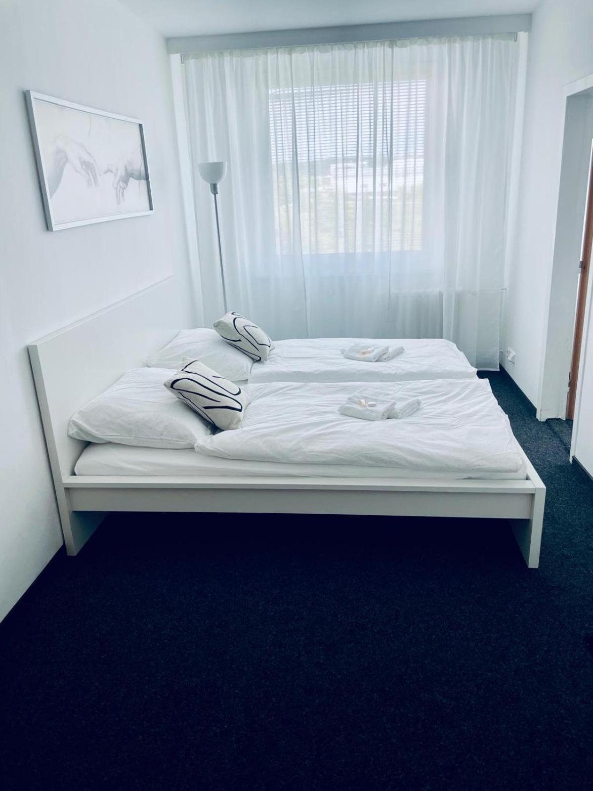 Apartmany Bryksova Praha Bagian luar foto